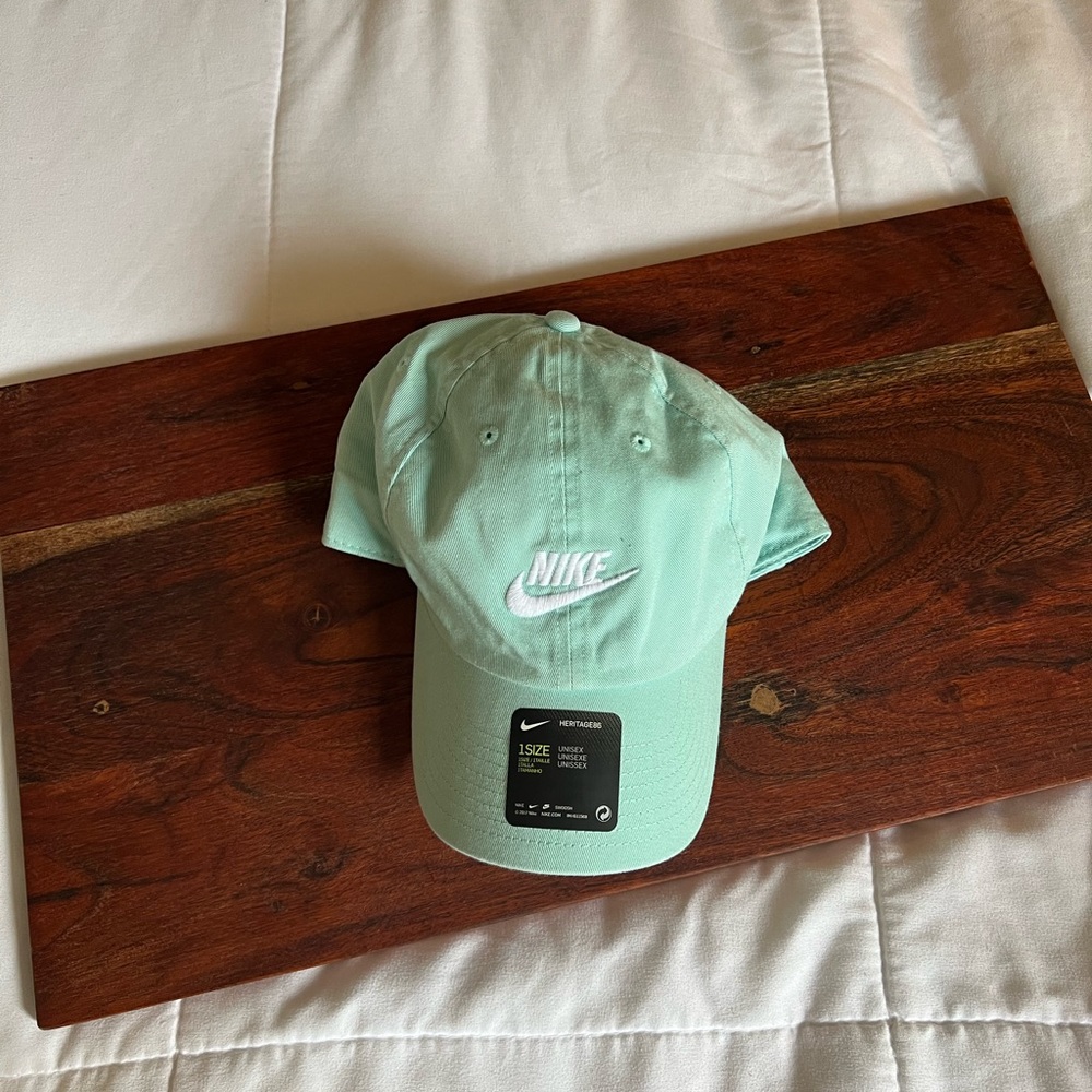 Light blue Nike baseball cap